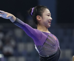 全英羽球超级1000赛｜ 3局逆转挫台女双 乐蒂闯16强