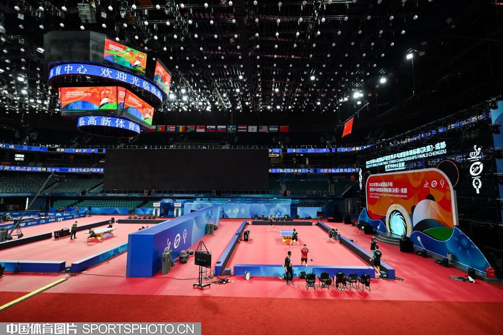 他将以900万欧元还是更高转会费重新加盟，目前尚待确认。@GuillermoRai_ @TheAthleticFC 来源：Madrid Zone突发消息：尼科·帕斯的意愿是回归皇家马德里，但前提是他必须成为关键球员。